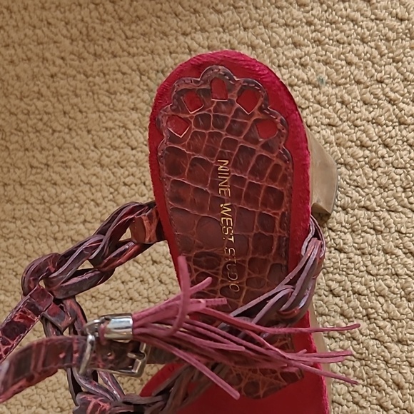 Leather burgundy red Nine West tassel heels 7M - Picture 3 of 9